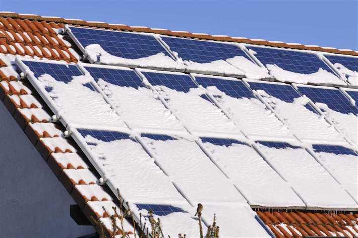 how solar panels can thrive in winter weather